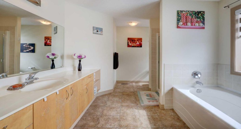115 Rockledge Terrace, Calgary, Alberta T3G5R9, 4 Bedrooms Bedrooms, ,4 BathroomsBathrooms,Residential,For Sale,Rockledge,A2298516
