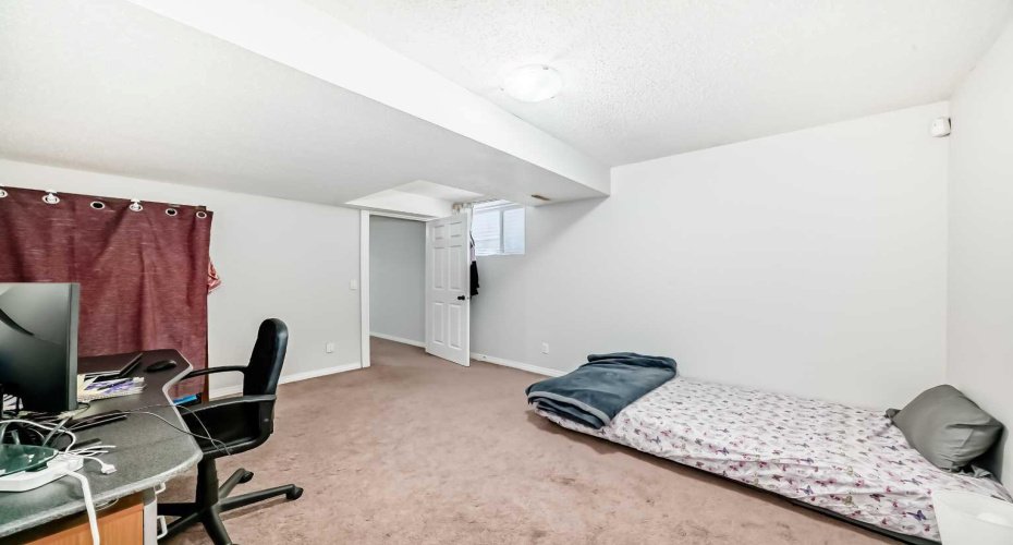 9275 Saddlebrook Drive, Calgary, Alberta T3J 5M5, 4 Bedrooms Bedrooms, ,4 BathroomsBathrooms,Residential,For Sale,Saddlebrook,A2298694