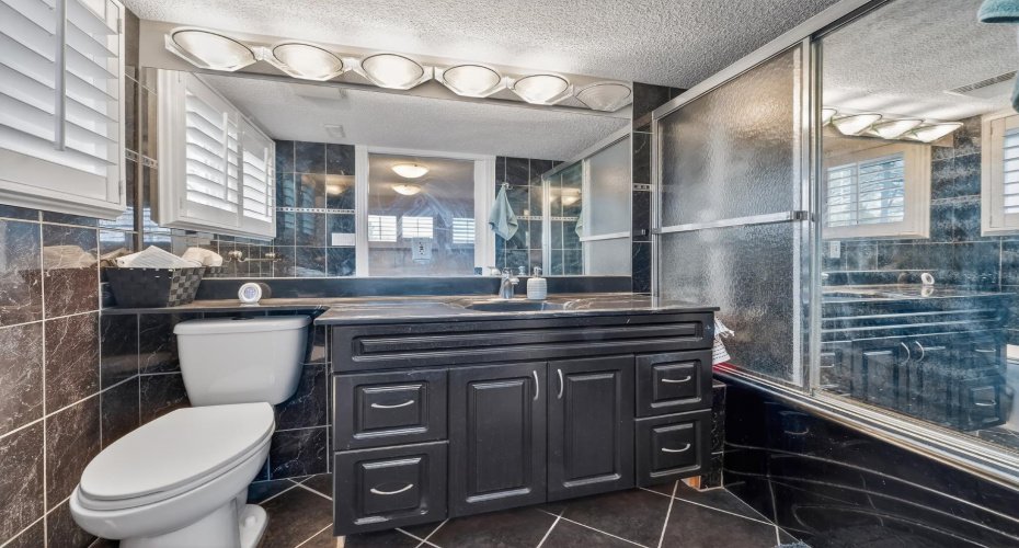 1027 75 Avenue, Calgary, Alberta T2V0S7, 4 Bedrooms Bedrooms, ,5 BathroomsBathrooms,Residential,For Sale,75,A2298788