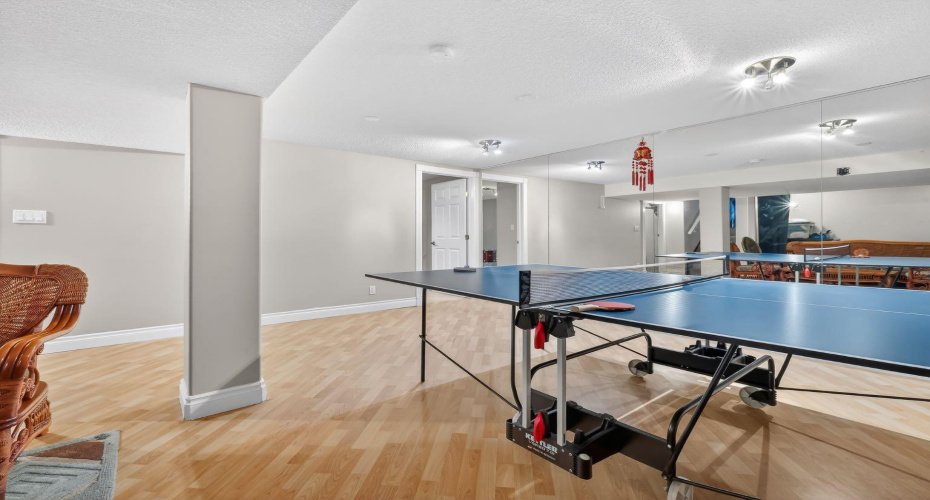 1027 75 Avenue, Calgary, Alberta T2V0S7, 4 Bedrooms Bedrooms, ,5 BathroomsBathrooms,Residential,For Sale,75,A2298788