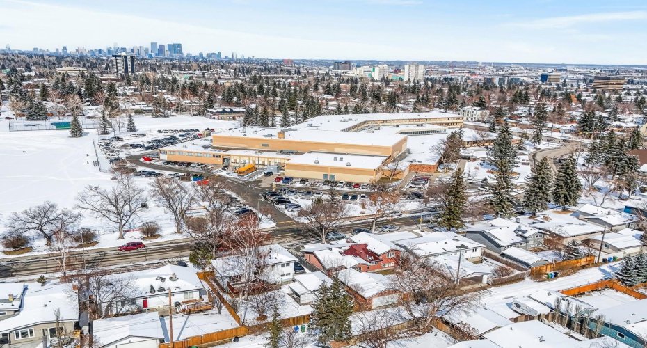 1027 75 Avenue, Calgary, Alberta T2V0S7, 4 Bedrooms Bedrooms, ,5 BathroomsBathrooms,Residential,For Sale,75,A2298788