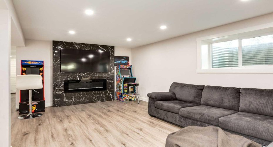 392 Cantrell Drive, Calgary, Alberta T2W 2E4, 4 Bedrooms Bedrooms, ,3 BathroomsBathrooms,Residential,For Sale,Cantrell,A2251732