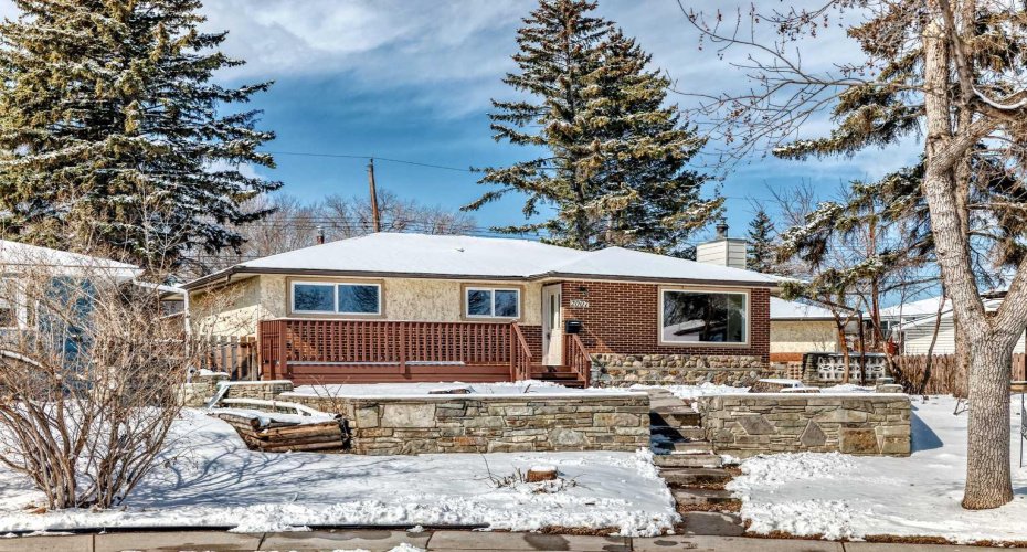2007 Cottonwood Crescent, Calgary, Alberta T2B1B9, 3 Bedrooms Bedrooms, ,1 BathroomBathrooms,Residential,For Sale,Cottonwood,A2298812
