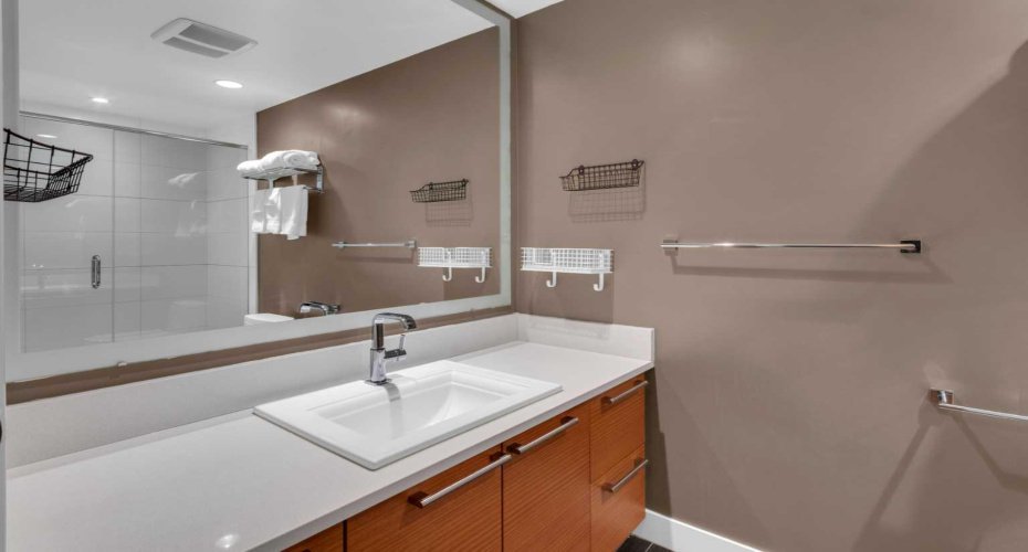 222 Riverfront Avenue, Calgary, Alberta T2P0X2, 2 Bedrooms Bedrooms, ,2 BathroomsBathrooms,Residential,For Sale,Riverfront,A2298204