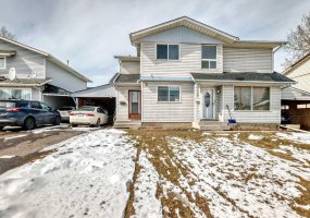 12 Radcliffe Court, Calgary, Alberta T2A 6B1, 3 Bedrooms Bedrooms, ,2 BathroomsBathrooms,Residential,For Sale,Radcliffe,A2298425
