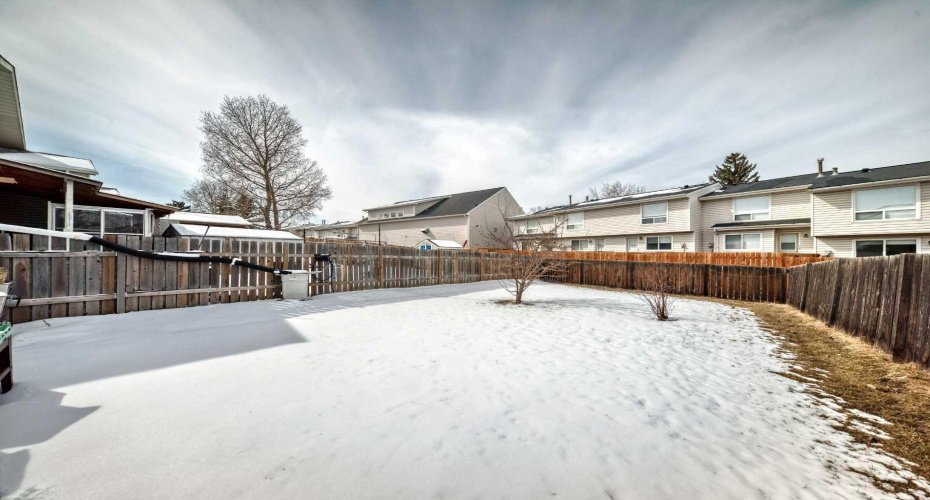 12 Radcliffe Court, Calgary, Alberta T2A 6B1, 3 Bedrooms Bedrooms, ,2 BathroomsBathrooms,Residential,For Sale,Radcliffe,A2298425