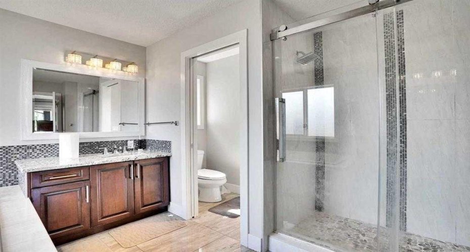 172 Kinniburgh Way, Chestermere, Alberta T1X 0R8, 6 Bedrooms Bedrooms, ,4 BathroomsBathrooms,Residential,For Sale,Kinniburgh,A2298667