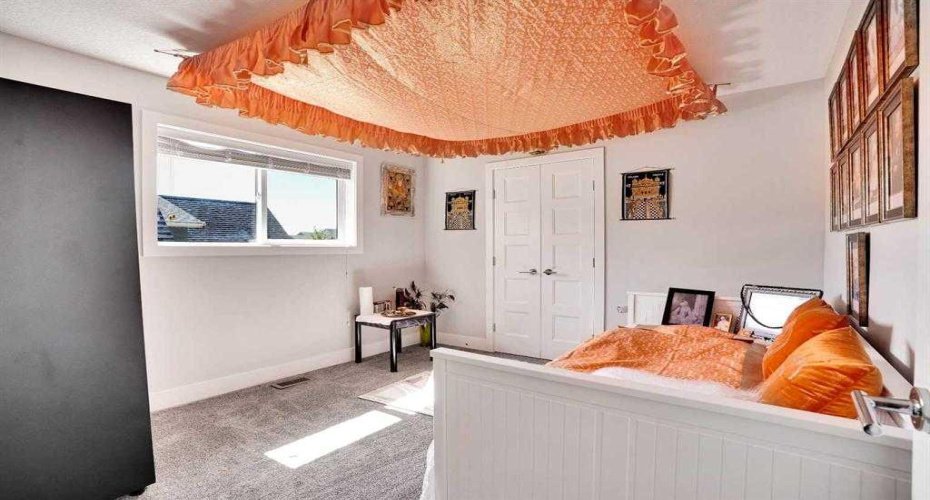 172 Kinniburgh Way, Chestermere, Alberta T1X 0R8, 6 Bedrooms Bedrooms, ,4 BathroomsBathrooms,Residential,For Sale,Kinniburgh,A2298667