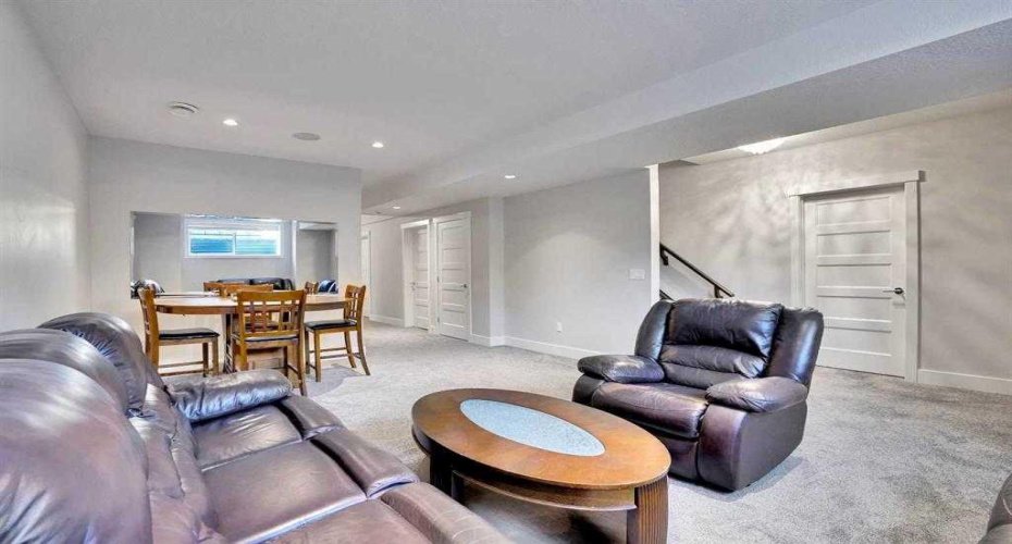 172 Kinniburgh Way, Chestermere, Alberta T1X 0R8, 6 Bedrooms Bedrooms, ,4 BathroomsBathrooms,Residential,For Sale,Kinniburgh,A2298667