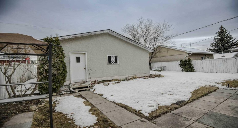 12120 Lake Michigan Road, Calgary, Alberta T2J3G3, 4 Bedrooms Bedrooms, ,3 BathroomsBathrooms,Residential,For Sale,Lake Michigan,A2298858