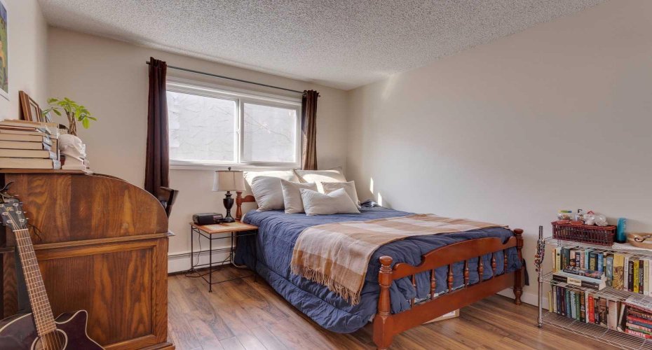 2203 14 Street, Calgary, Alberta T2T3T2, 2 Bedrooms Bedrooms, ,1 BathroomBathrooms,Residential,For Sale,14,A2298864