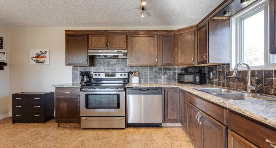 2203 14 Street, Calgary, Alberta T2T3T2, 2 Bedrooms Bedrooms, ,1 BathroomBathrooms,Residential,For Sale,14,A2298864