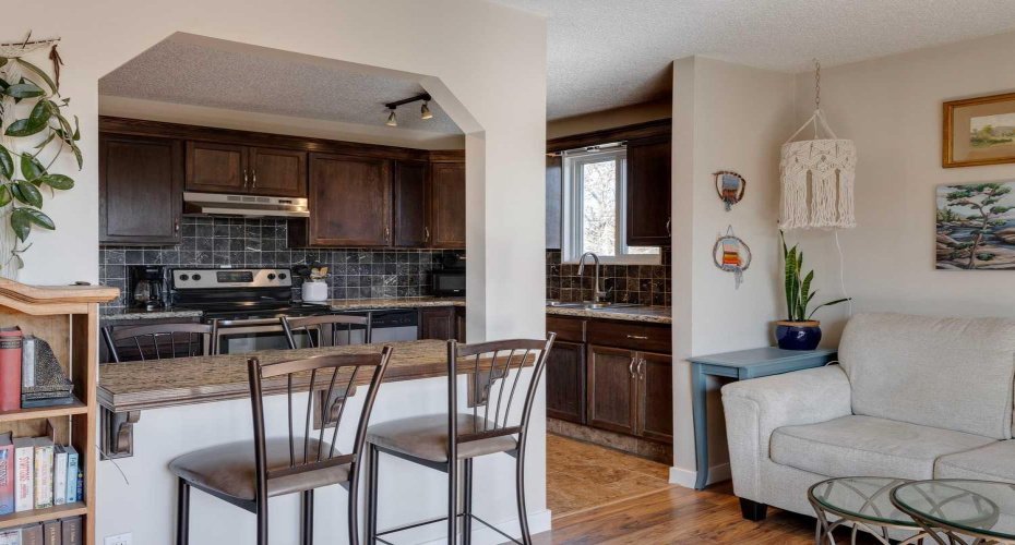 2203 14 Street, Calgary, Alberta T2T3T2, 2 Bedrooms Bedrooms, ,1 BathroomBathrooms,Residential,For Sale,14,A2298864