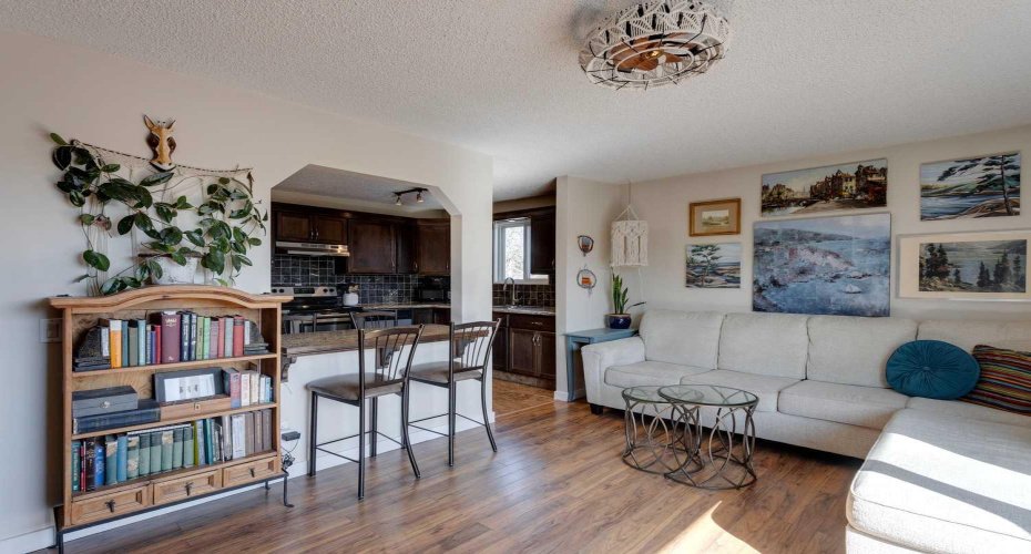 2203 14 Street, Calgary, Alberta T2T3T2, 2 Bedrooms Bedrooms, ,1 BathroomBathrooms,Residential,For Sale,14,A2298864