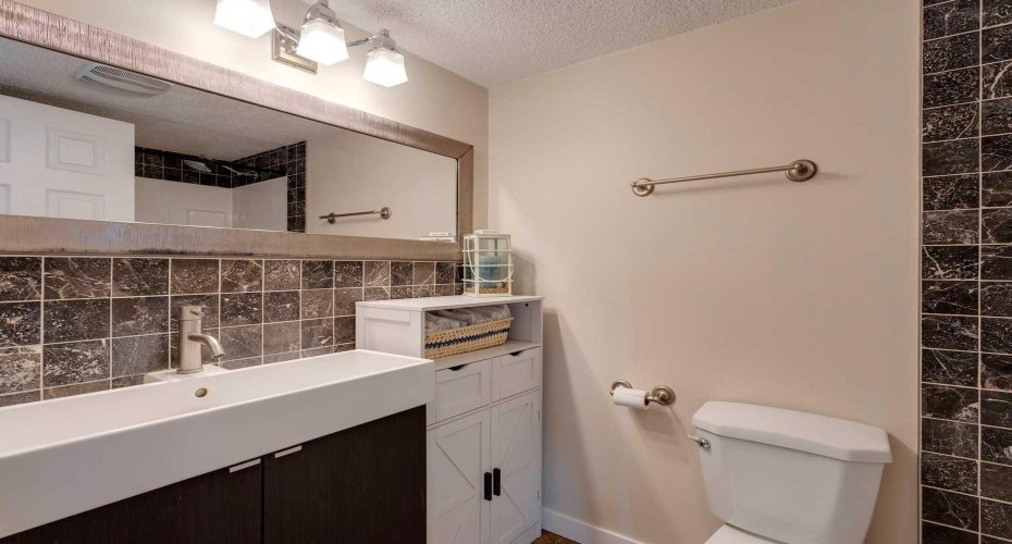 2203 14 Street, Calgary, Alberta T2T3T2, 2 Bedrooms Bedrooms, ,1 BathroomBathrooms,Residential,For Sale,14,A2298864