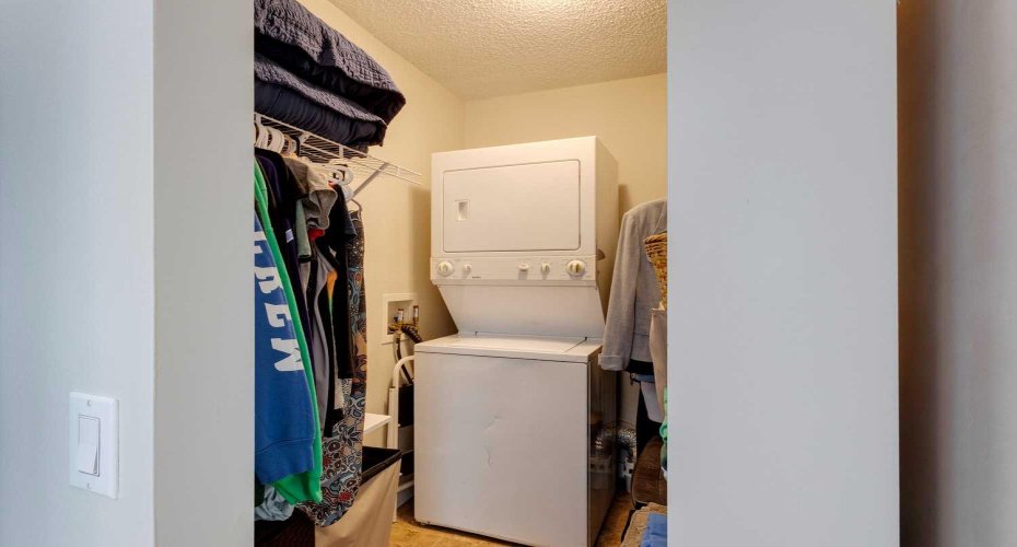 2203 14 Street, Calgary, Alberta T2T3T2, 2 Bedrooms Bedrooms, ,1 BathroomBathrooms,Residential,For Sale,14,A2298864