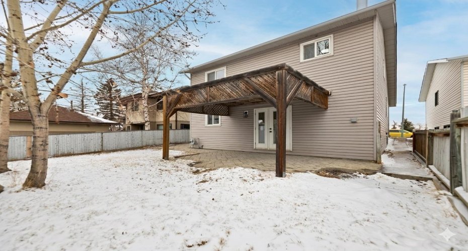 2031 24 Avenue, Calgary, Alberta T2E8H4, 5 Bedrooms Bedrooms, ,2 BathroomsBathrooms,Residential,For Sale,24,A2298874