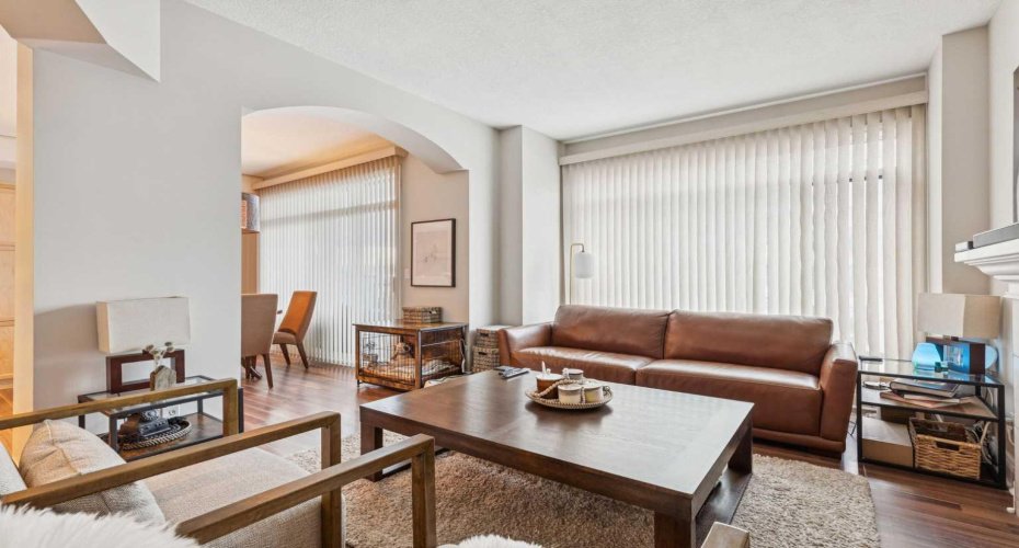 4 14 Street, Calgary, Alberta T2N 1Z4, 2 Bedrooms Bedrooms, ,1 BathroomBathrooms,Residential,For Sale,14,A2298904