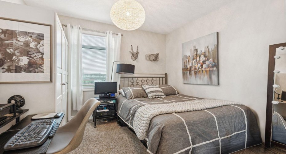 4 14 Street, Calgary, Alberta T2N 1Z4, 2 Bedrooms Bedrooms, ,1 BathroomBathrooms,Residential,For Sale,14,A2298904