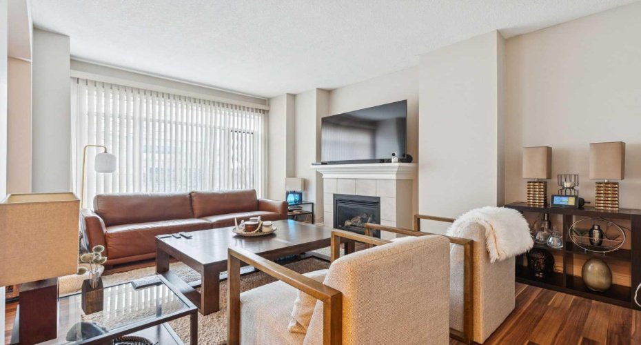 4 14 Street, Calgary, Alberta T2N 1Z4, 2 Bedrooms Bedrooms, ,1 BathroomBathrooms,Residential,For Sale,14,A2298904