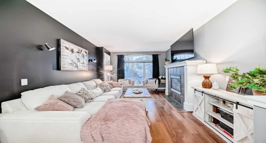 8000 Wentworth Drive, Calgary, Alberta T3H 5K8, 2 Bedrooms Bedrooms, ,2 BathroomsBathrooms,Residential,For Sale,Wentworth,A2298954