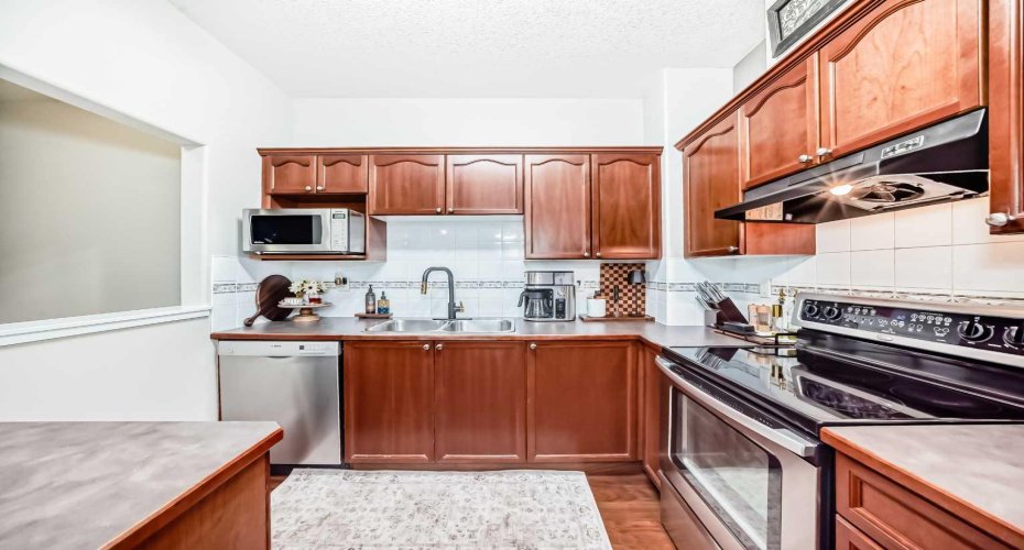 8000 Wentworth Drive, Calgary, Alberta T3H 5K8, 2 Bedrooms Bedrooms, ,2 BathroomsBathrooms,Residential,For Sale,Wentworth,A2298954