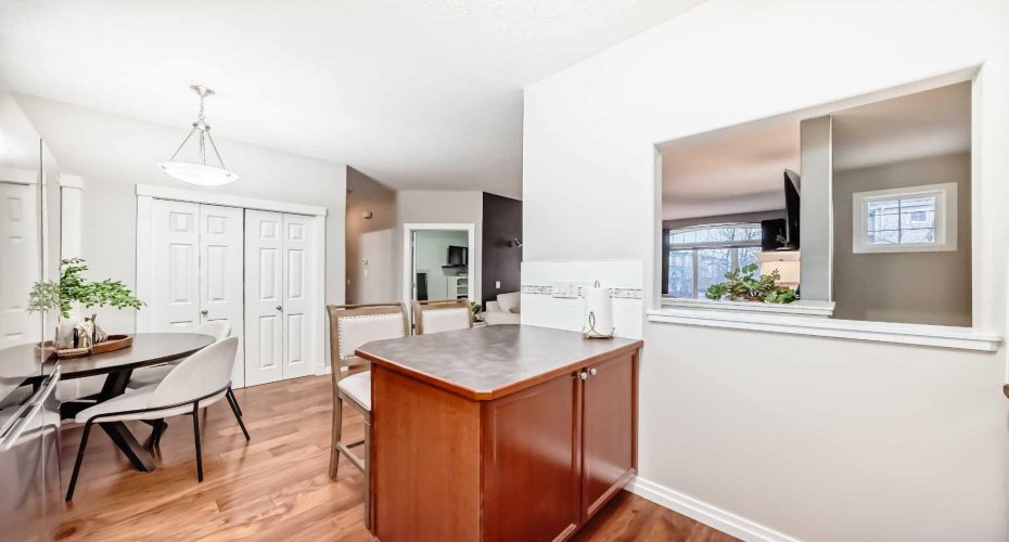 8000 Wentworth Drive, Calgary, Alberta T3H 5K8, 2 Bedrooms Bedrooms, ,2 BathroomsBathrooms,Residential,For Sale,Wentworth,A2298954