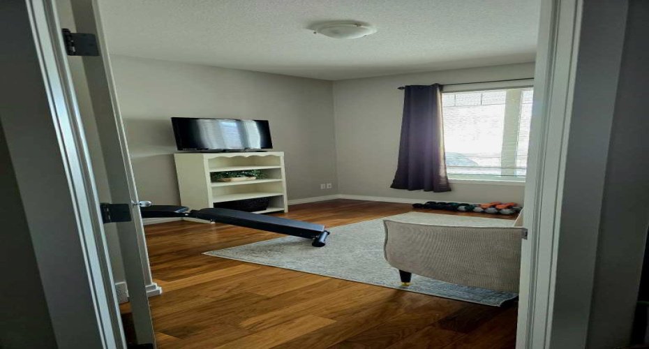 8000 Wentworth Drive, Calgary, Alberta T3H 5K8, 2 Bedrooms Bedrooms, ,2 BathroomsBathrooms,Residential,For Sale,Wentworth,A2298954