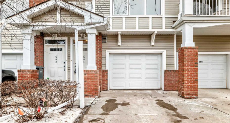 8000 Wentworth Drive, Calgary, Alberta T3H 5K8, 2 Bedrooms Bedrooms, ,2 BathroomsBathrooms,Residential,For Sale,Wentworth,A2298954