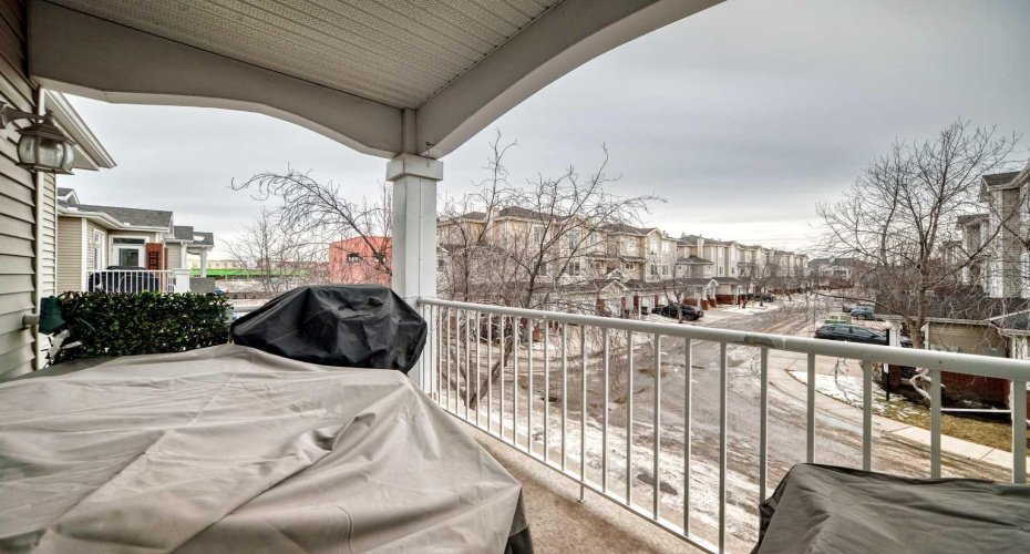 8000 Wentworth Drive, Calgary, Alberta T3H 5K8, 2 Bedrooms Bedrooms, ,2 BathroomsBathrooms,Residential,For Sale,Wentworth,A2298954