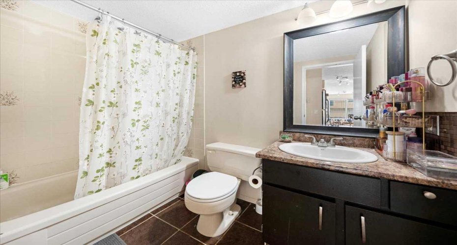 630 57 Avenue, Calgary, Alberta T2V0H4, 2 Bedrooms Bedrooms, ,1 BathroomBathrooms,Residential,For Sale,57,A2298975