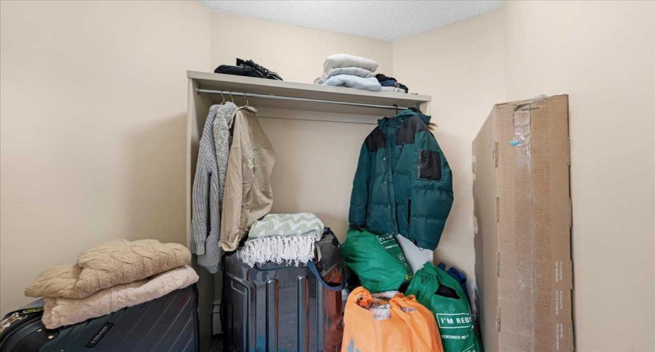 630 57 Avenue, Calgary, Alberta T2V0H4, 2 Bedrooms Bedrooms, ,1 BathroomBathrooms,Residential,For Sale,57,A2298975