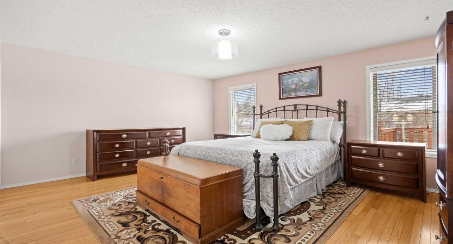 1331 Sunvista Way, Calgary, Alberta T2X 3G5, 4 Bedrooms Bedrooms, ,3 BathroomsBathrooms,Residential,For Sale,Sunvista,A2295835