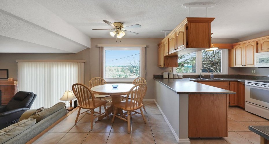 Breakfast Nook & Kitchen