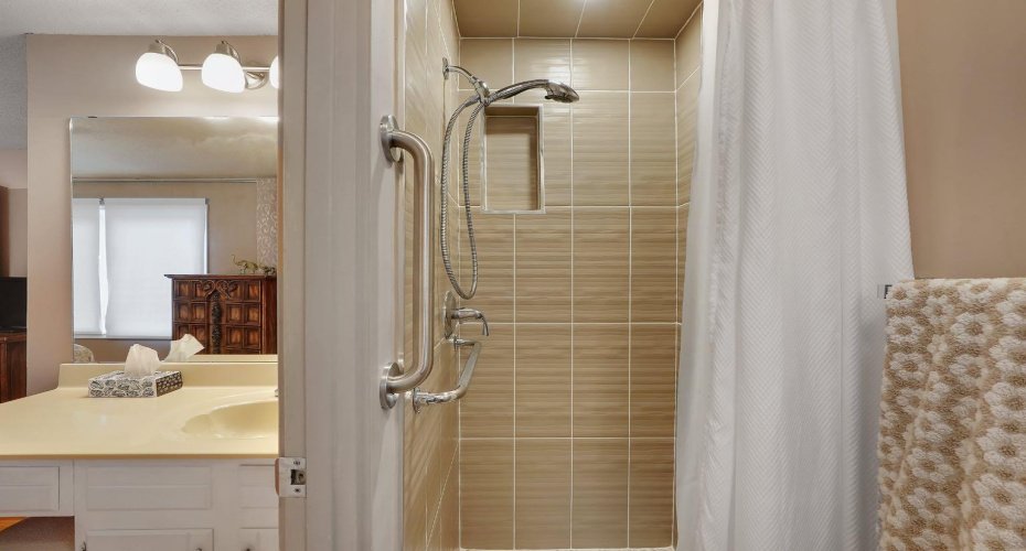 Master Ensuite Privacy Shower