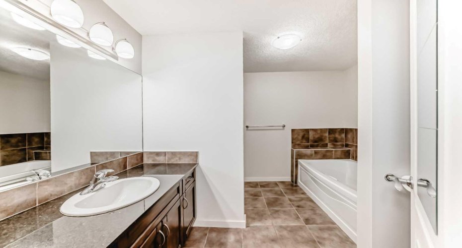 141 Mountain Street, Cochrane, Alberta T4C 1Z5, 2 Bedrooms Bedrooms, ,2 BathroomsBathrooms,Residential,For Sale,Mountain,A2297162