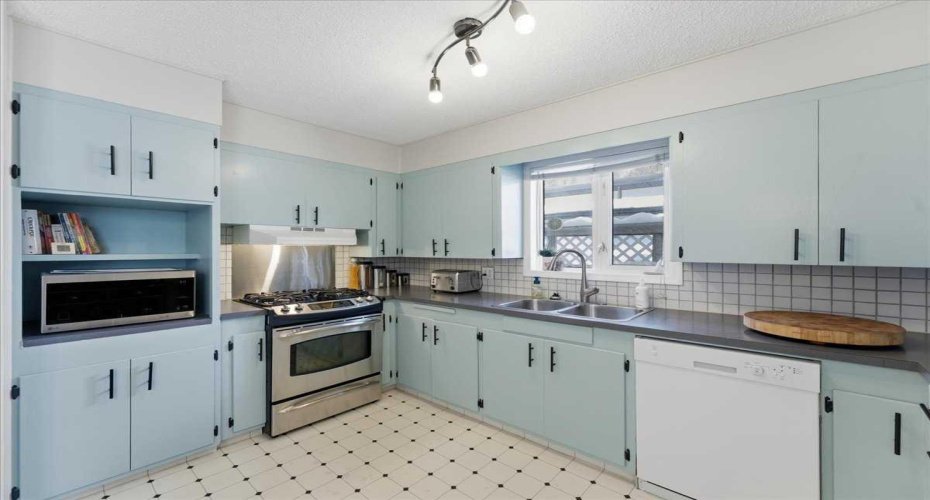 140 Waterloo Drive, Calgary, Alberta T3C 3G3, 5 Bedrooms Bedrooms, ,2 BathroomsBathrooms,Residential,For Sale,Waterloo,A2297794