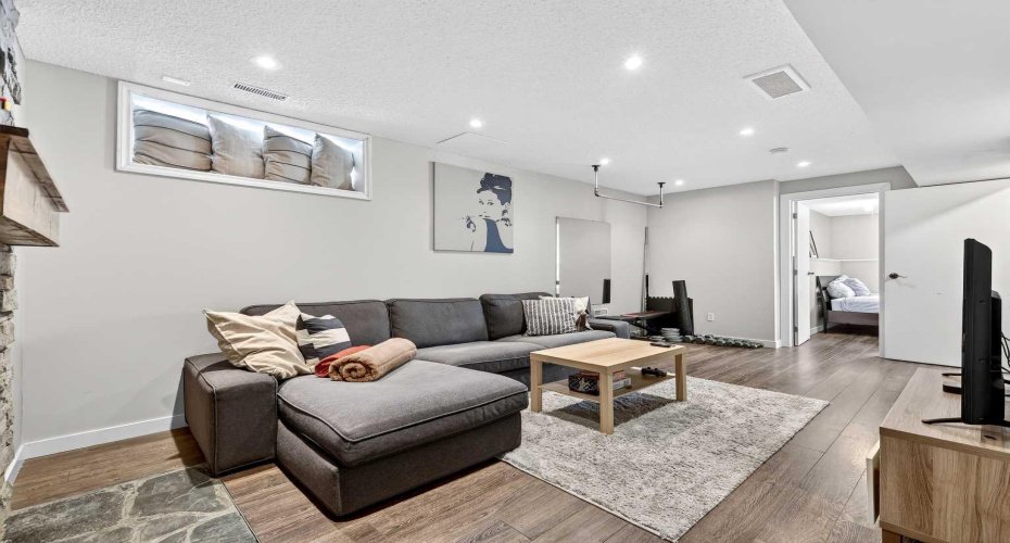 10796 Hidden Valley Drive, Calgary, Alberta T3A 5H6, 4 Bedrooms Bedrooms, ,4 BathroomsBathrooms,Residential,For Sale,Hidden Valley,A2297888