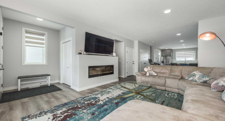 237 Belmont Street, Calgary, Alberta T2X 4W8, 4 Bedrooms Bedrooms, ,4 BathroomsBathrooms,Residential,For Sale,Belmont,A2297418