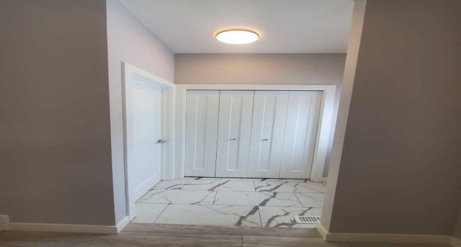 1045 West Lakeview Drive, Chestermere, Alberta T1X2T2, 3 Bedrooms Bedrooms, ,3 BathroomsBathrooms,Residential,For Sale,West Lakeview,A2298127