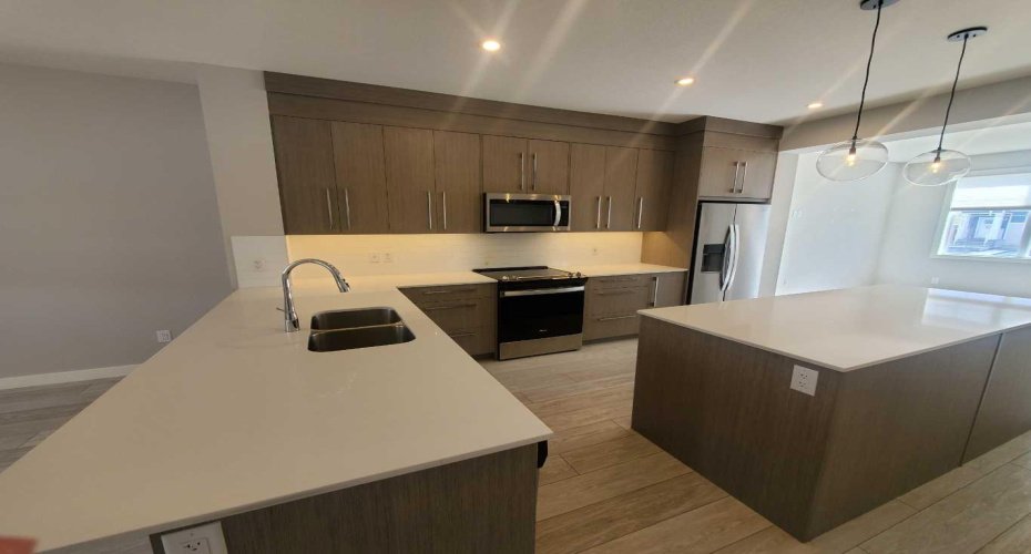 1045 West Lakeview Drive, Chestermere, Alberta T1X2T2, 3 Bedrooms Bedrooms, ,3 BathroomsBathrooms,Residential,For Sale,West Lakeview,A2298127