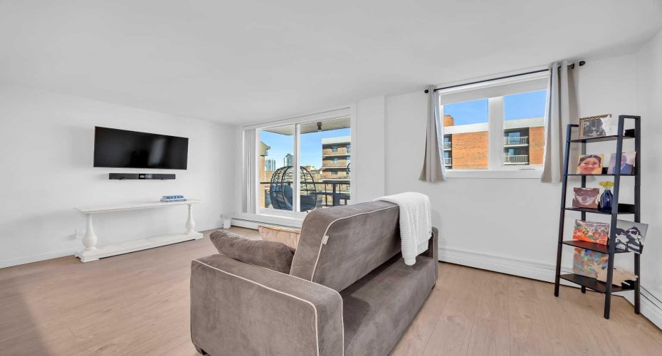 1111 15 Avenue, Calgary, Alberta T2R 0S8, 2 Bedrooms Bedrooms, ,1 BathroomBathrooms,Residential,For Sale,15,A2285442