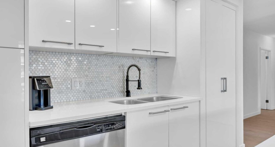 1111 15 Avenue, Calgary, Alberta T2R 0S8, 2 Bedrooms Bedrooms, ,1 BathroomBathrooms,Residential,For Sale,15,A2285442