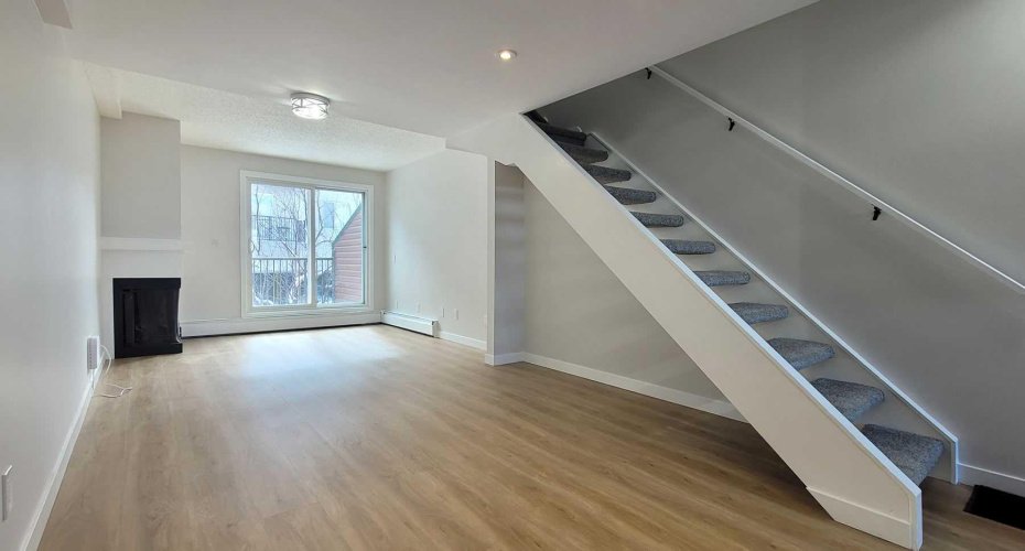 2400 15 Street, Calgary, Alberta T2T 5S3, 2 Bedrooms Bedrooms, ,1 BathroomBathrooms,Residential,For Sale,15,A2293156