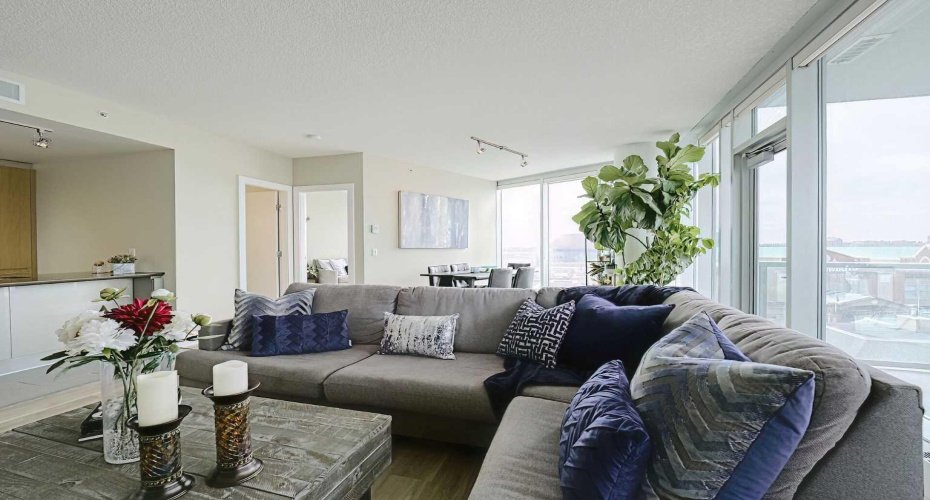 Over 1000 sf to decorate lavishly!