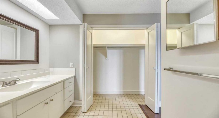 318 26 Avenue, Calgary, Alberta T2S 2T9, 2 Bedrooms Bedrooms, ,2 BathroomsBathrooms,Residential,For Sale,26,A2298984