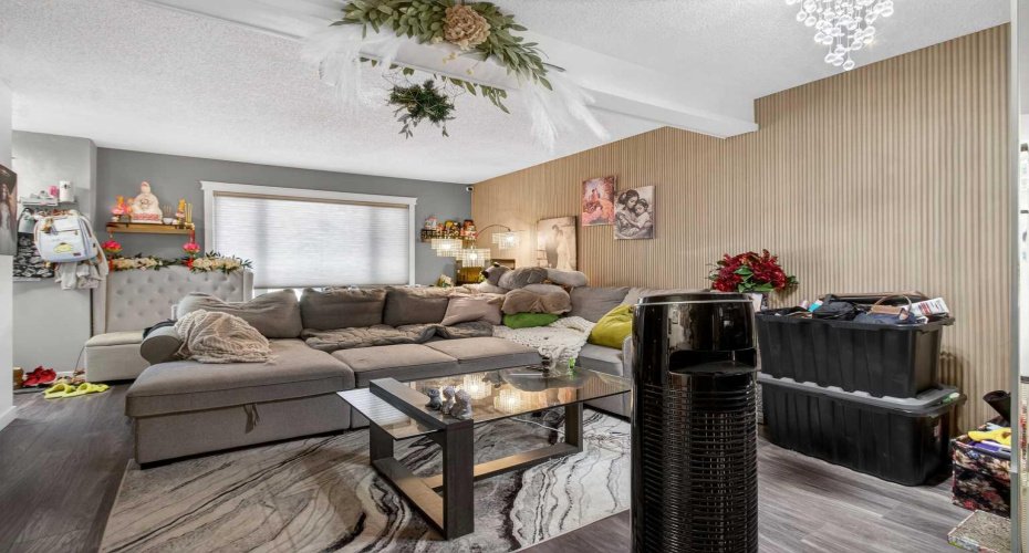 44 Applecroft Road, Calgary, Alberta T2A 7J3, 3 Bedrooms Bedrooms, ,2 BathroomsBathrooms,Residential,For Sale,Applecroft,A2299033