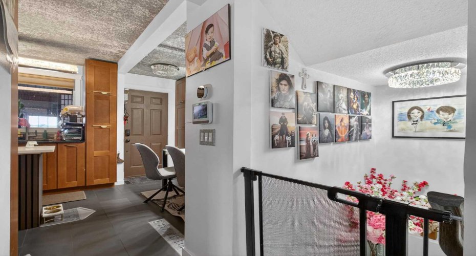 44 Applecroft Road, Calgary, Alberta T2A 7J3, 3 Bedrooms Bedrooms, ,2 BathroomsBathrooms,Residential,For Sale,Applecroft,A2299033