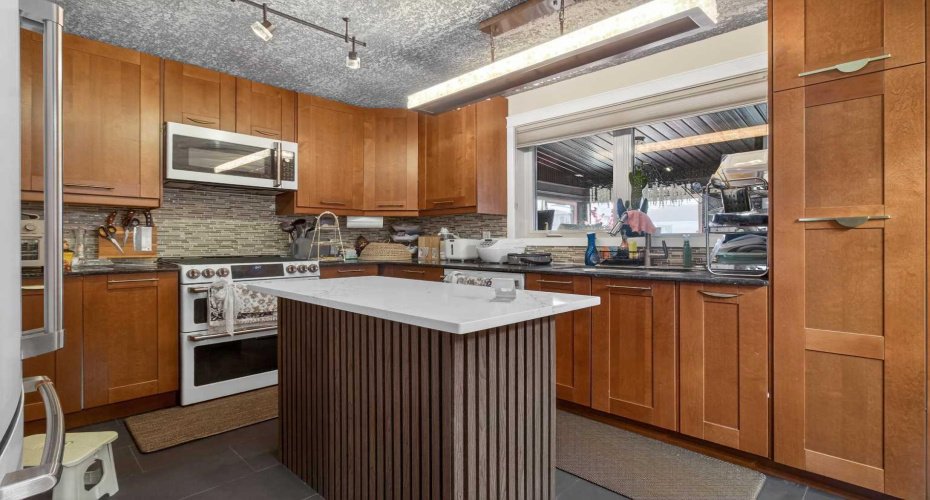 44 Applecroft Road, Calgary, Alberta T2A 7J3, 3 Bedrooms Bedrooms, ,2 BathroomsBathrooms,Residential,For Sale,Applecroft,A2299033