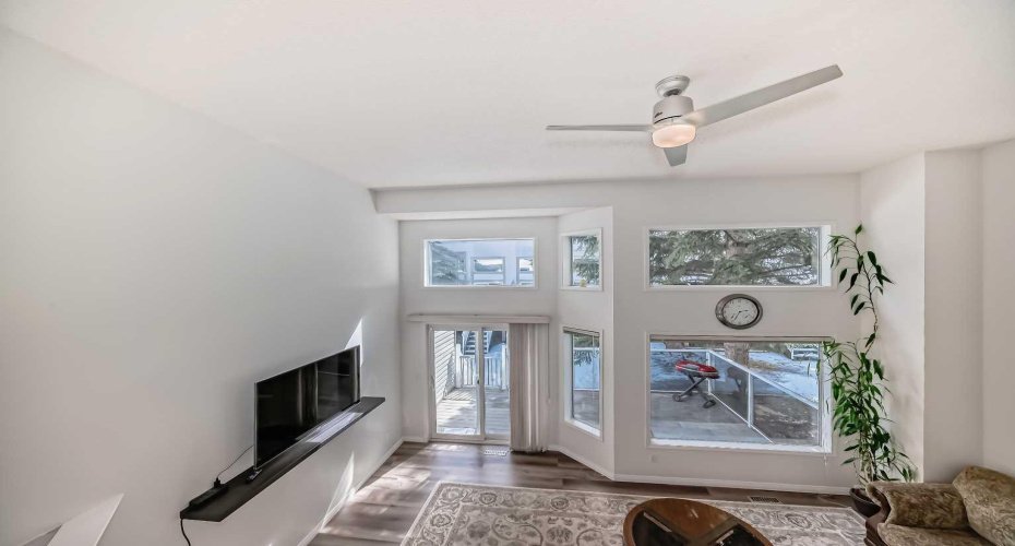 35 Kingsland Villas, Calgary, Alberta T2V 5J9, 3 Bedrooms Bedrooms, ,3 BathroomsBathrooms,Residential,For Sale,Kingsland,A2297300